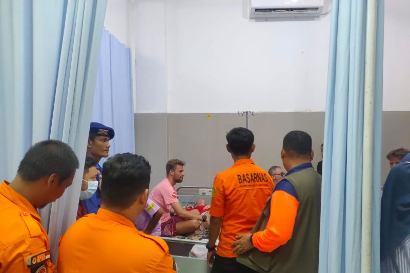 SAR evakuasi 8 korban perahu motor tenggelam ke RS Ampana Sulteng
