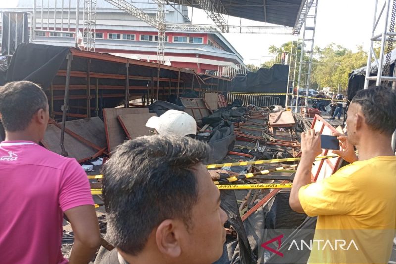 Polresta Banyumas dalami penyebab runtuhnya tribun VIP nonpermanen