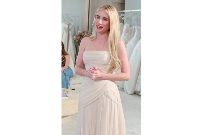 Aktris Emma Roberts diwartakan telah menikah dengan Cody John