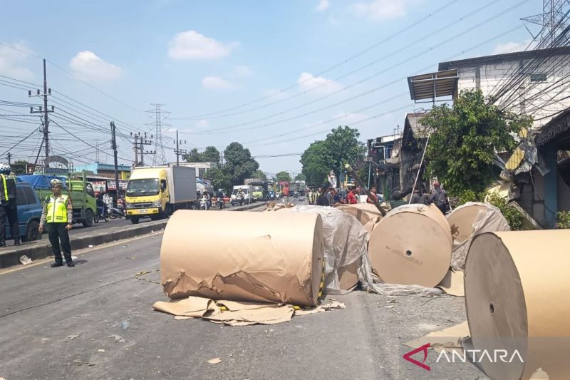 Kecelakaan beruntun di Pasuruan tewaskan empat orang