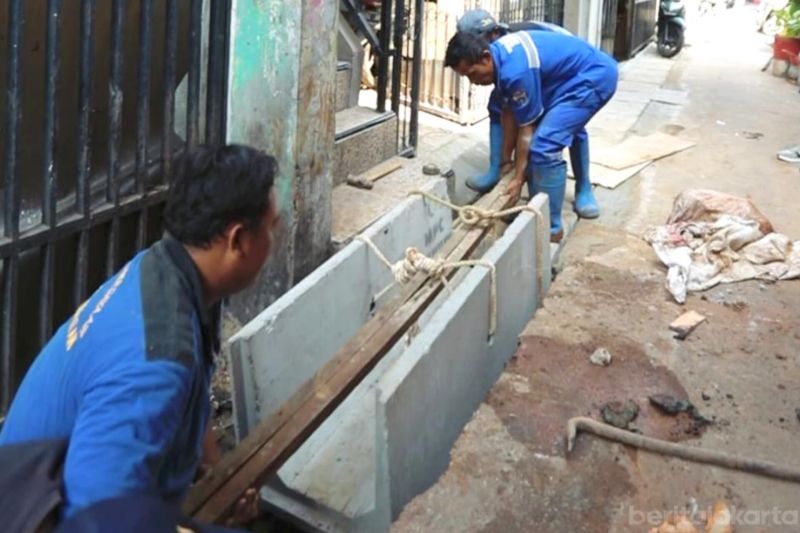 Sudin SDA Jaksel revitalisasi saluran air di Jalan Menteng Atas Dalam
