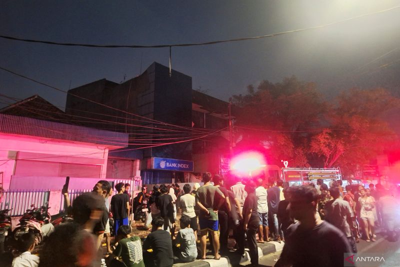 Warga sebut dengar ledakan sebelum kebakaran dekat Pasar Kebayoran Lama