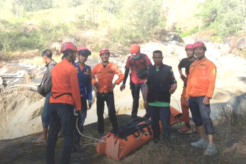 Tim gabungan TNGR evakuasi pendaki alami kecelakaan di Gunung Rinjani