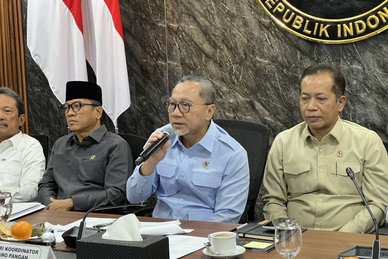 menko-zulhas-jamin-kopdes-tak-akan-matikan-warung-warga