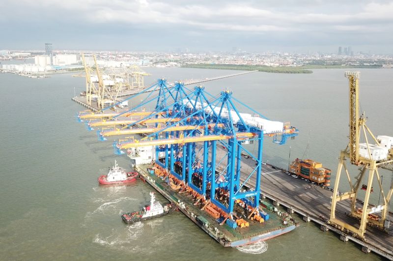 pelindo-kawal-kedatangan-qcc-dan-rtg-baru-untuk-tps-dan-belawan
