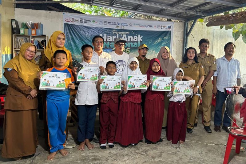 146 anak pemulung di TPA Antang Makassar terima beasiswa PIP