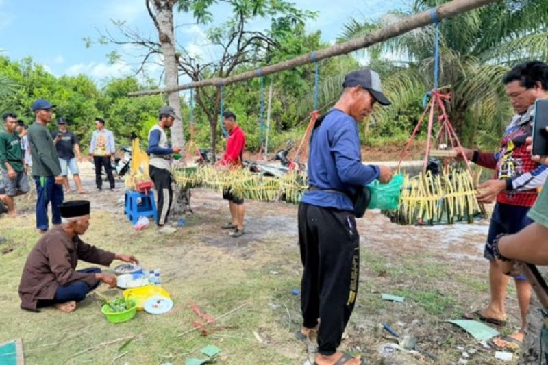 pemkab-kobar-kembangkan-tradisi-adat-desa-sabuai-jadi-wisata-budaya