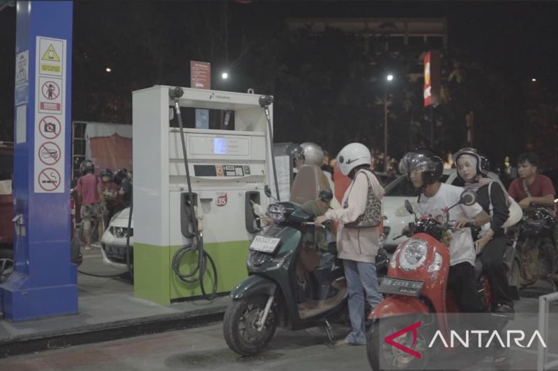 pertamina-perpanjang-operasional-spbu-atasi-antrean-di-pontianak