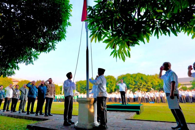 kelompok-panasonic-gobel-beri-beasiswa-ke-mahasiswai-berprestasi