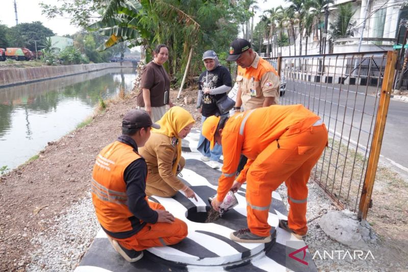 Pemkot Jaktim perkuat pengolahan sampah melalui biopori jumbo