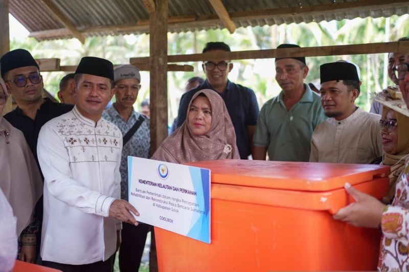 kkp-salurkan-120-ribu-benih-ikan-pulihkan-budidaya-di-kabupaten-solok
