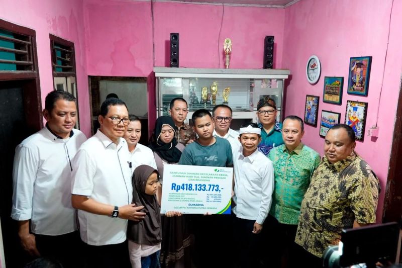 pjt-ii-menyerahkan-hak-ketenagakerjaan-sumarna-kepada-pihak-keluarga