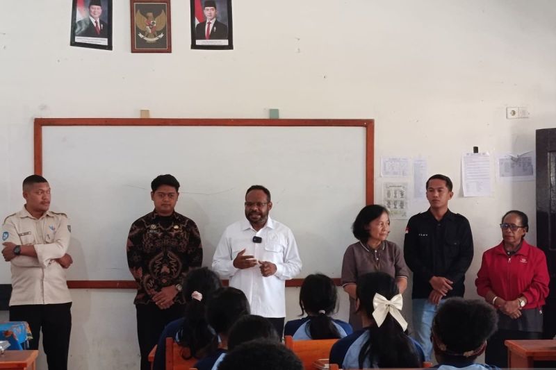 Anggota DPD RI Arianto Kogoya pantau MBG di SMP 1 Wamena Jayawijaya