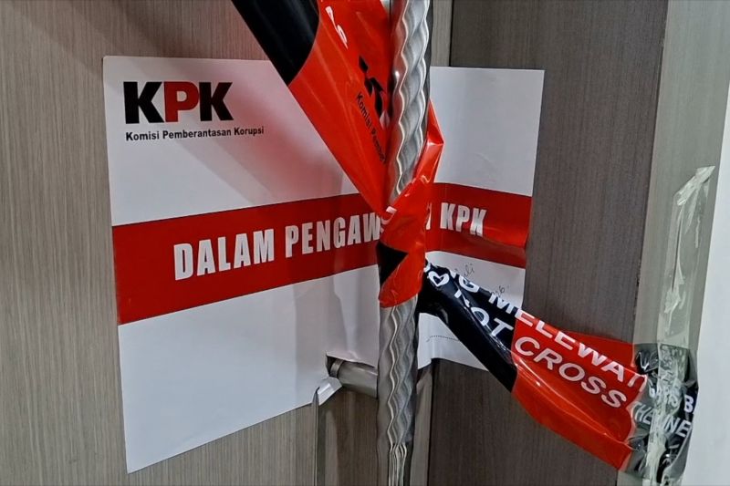 KPK segel ruang kerja Bupati Lombok Barat