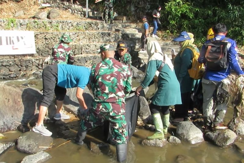 Peringati Hari Sungai Nasional, Jember gelar aksi bersih