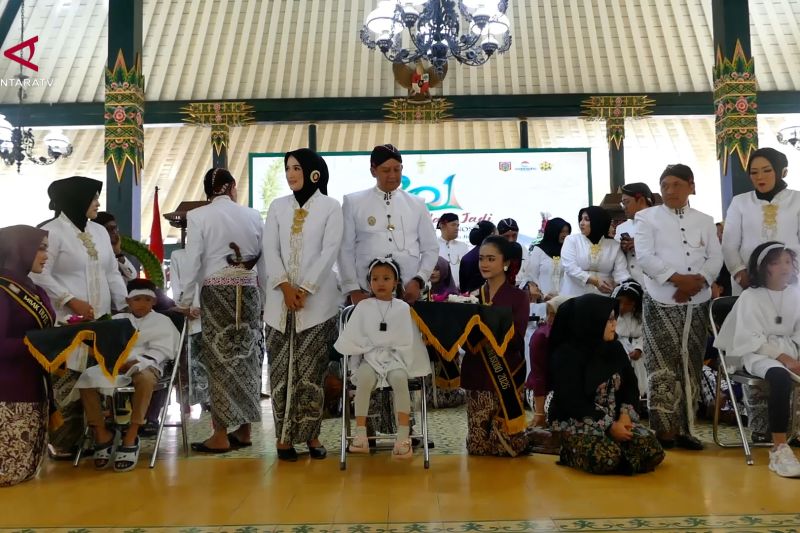 Potong rambut gimbal, tradisi sakral yang terus dijaga di Wonosobo