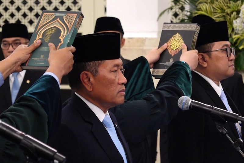 Presiden lantik Gubernur dan Wagub Universitas Republik Indonesia