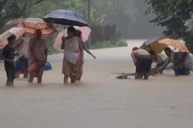 Sebanyak 62 orang tewas dan 8 lainnya hilang akibat banjir di India