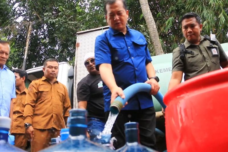 Dinsos NTB terjunkan 13 tanki air untuk darurat kekeringan 218 Desa