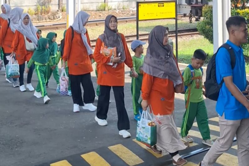 KAI Daop 5 Purwokerto kenalkan kereta api pada anak melalui edutrain