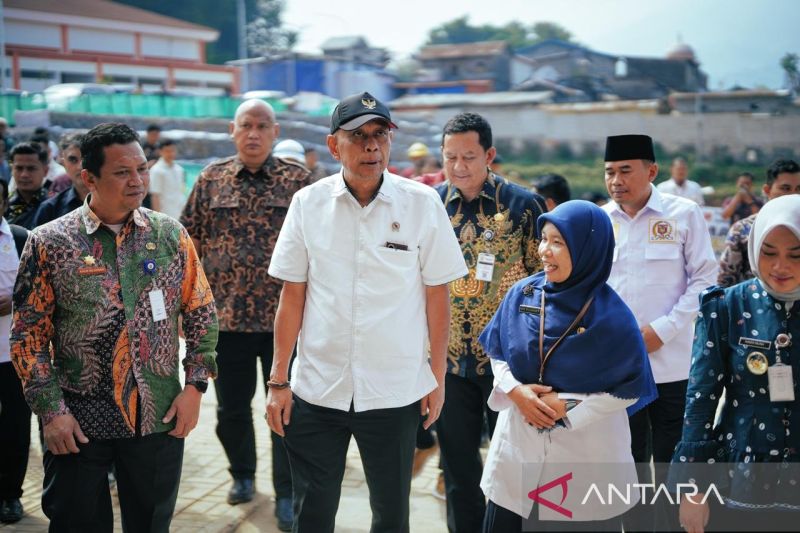 Pembukaan MPLS, orang tua siswa terharu anaknya masuk Sekolah Rakyat