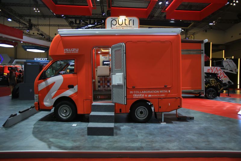 isuzu-pamer-kendaraan-salon-kecantikan-berjalan-di-giias-2026
