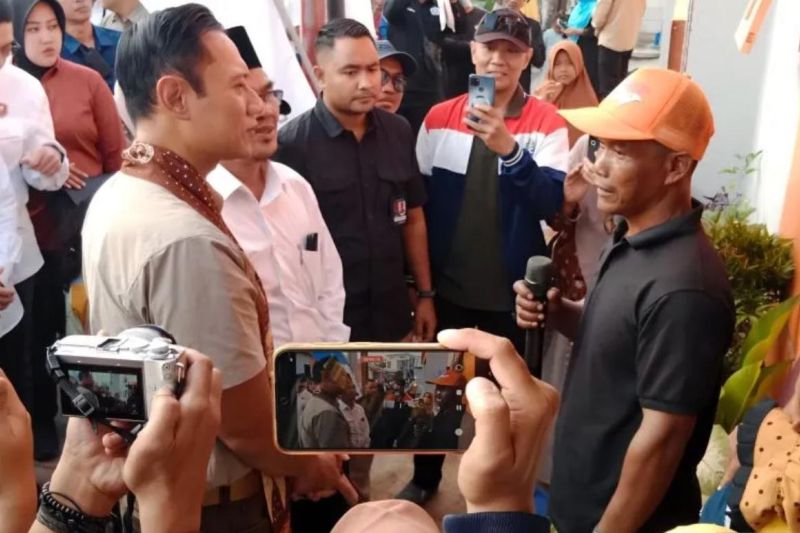 menko-ahy-resmikan-kawasan-penataan-permukiman-kumuh-di-gresik