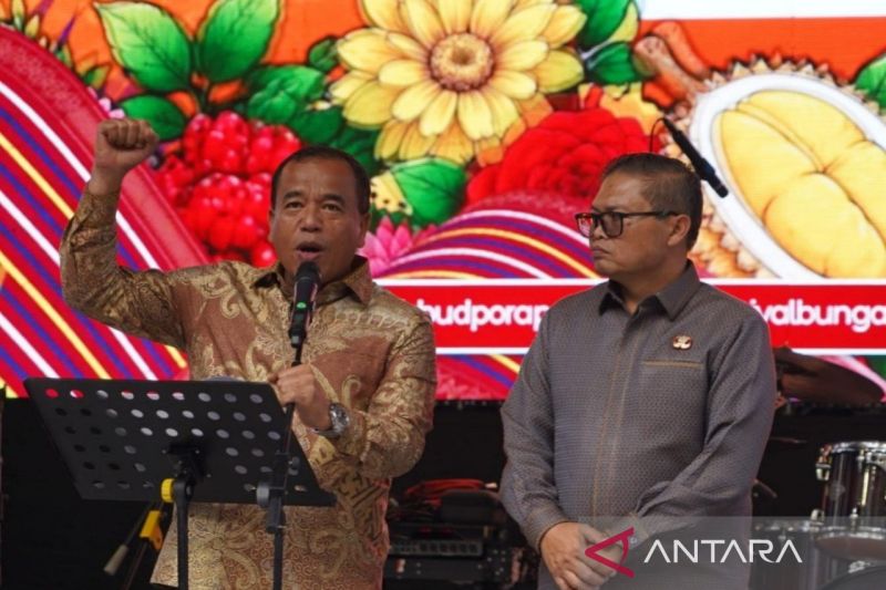 bupati-festival-bunga-dan-buah-menggerakkan-perekonomian-masyarakat