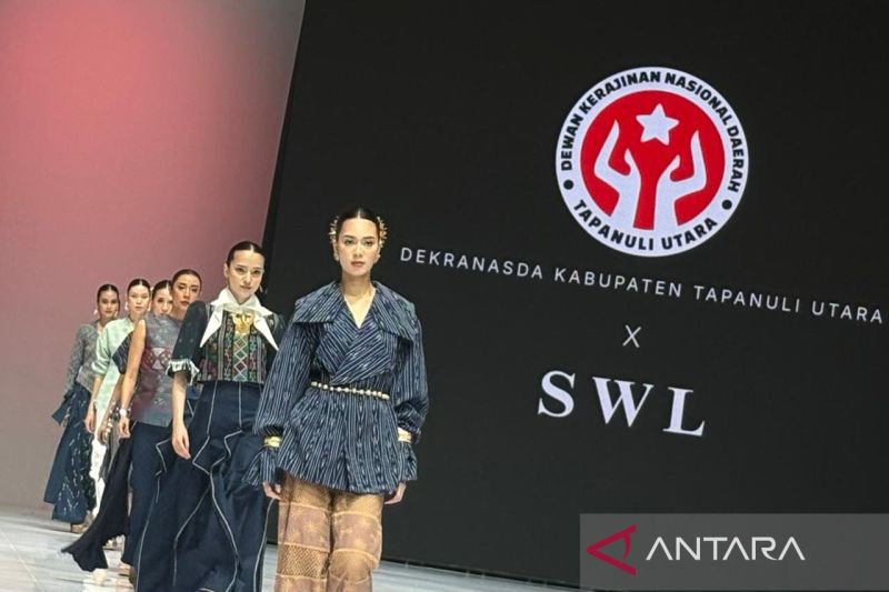 Menpar sebut desainer berperan narasikan budaya RI lewat fesyen
