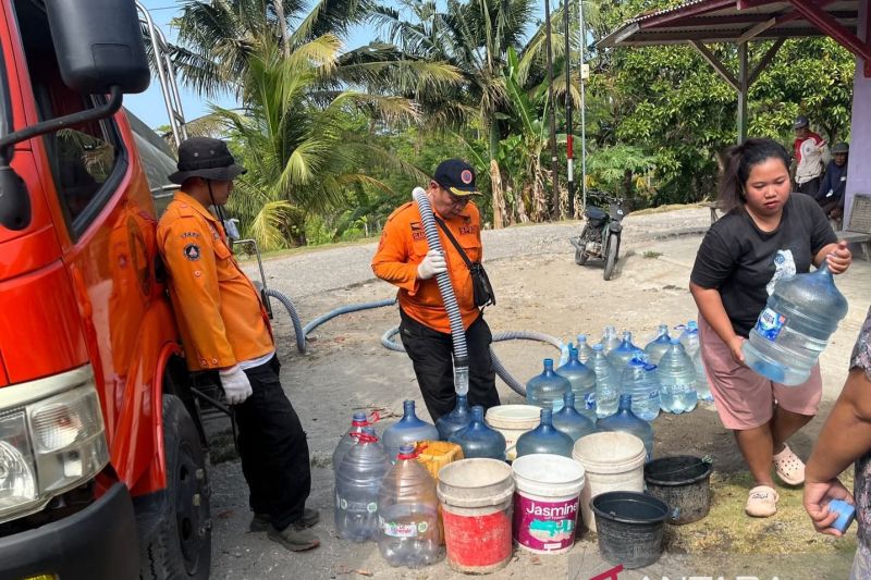 BPBD Cianjur salurkan 30 ribu liter air bersih di wilayah selatan