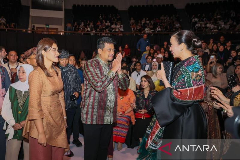 gubernur-tegaskan-sumut-siap-jadi-pusat-fashion-indonesia-lewat-wastra