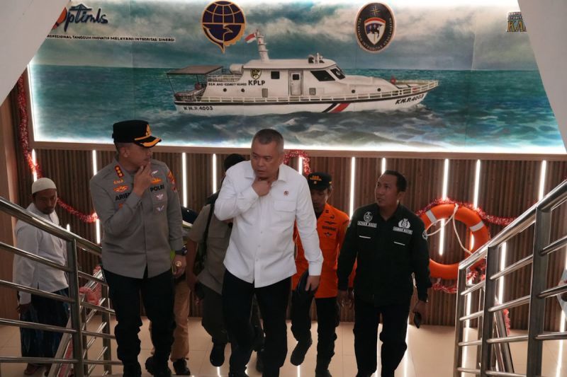 menhub-penyebab-kebakaran-km-mutiara-sentosa-diinvestigasi