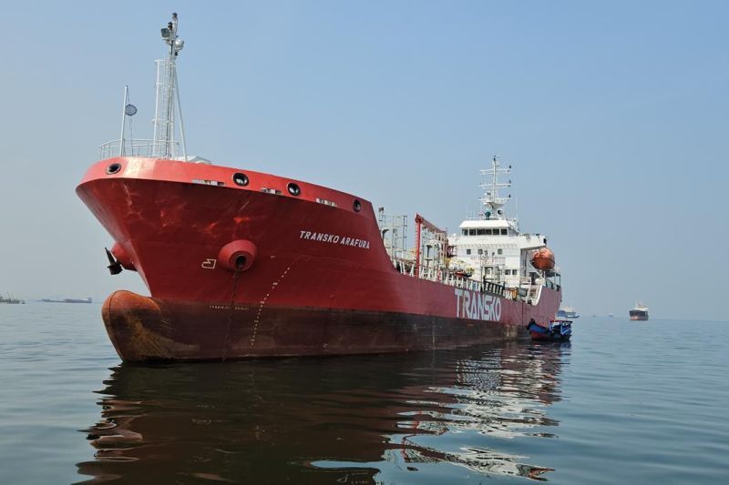 kapal-pertamina-selamatkan-17-korban-kmp-mutiara-sentosa-2