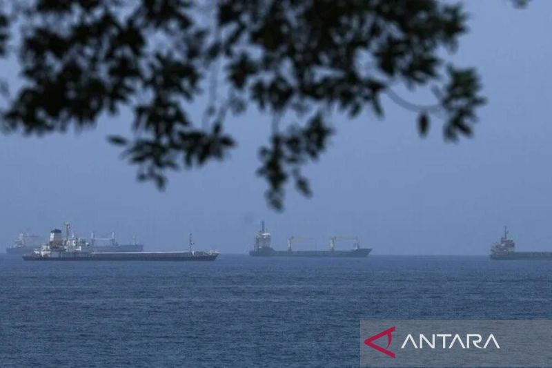 Kapal kargo dihantam proyektil tak dikenal di lepas pantai Oman