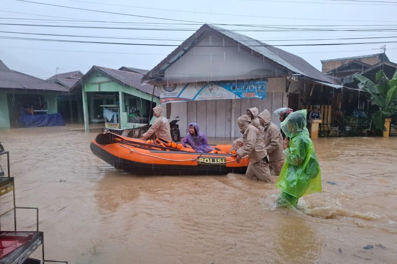 Banjir bersejarah tewaskan sedikitnya enam orang di Indiana, AS