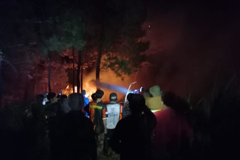 Kebakaran hutan lindung Gunung Soputan meluas capai 300 hektare