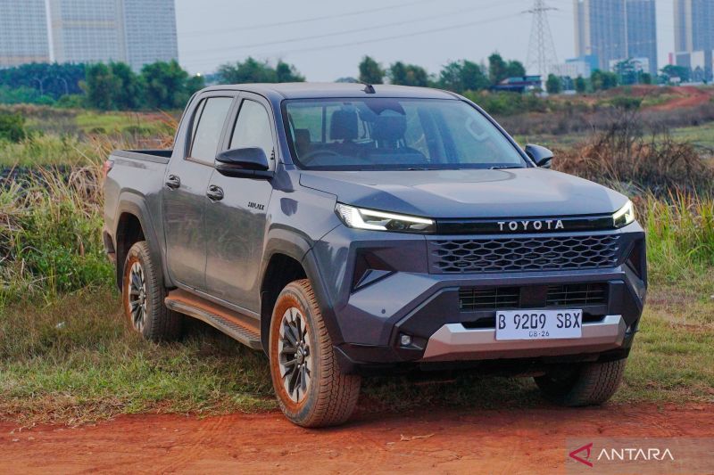 menjajal-generasi-terbaru-toyota-hilux-double-cabin-cyber-sumo