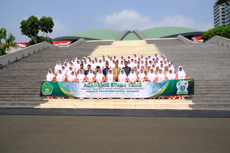Santri Darul Amanah lakukan kunjungan edukatif ke gedung DPR MPR