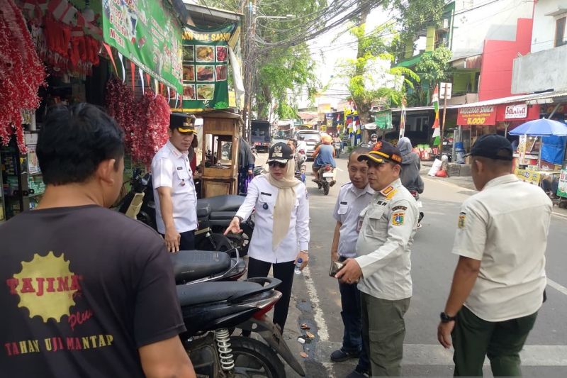 PKL dan parkir liar di Johar Baru ditertibkan demi fungsi trotoar