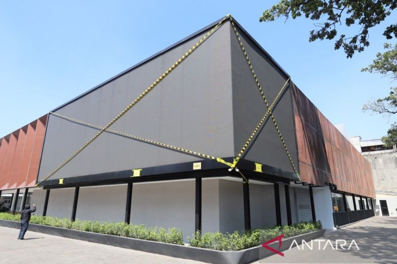 Usai tebang 10 pohon, videotron Padel Six Nine disegel Pemkot Bandung
