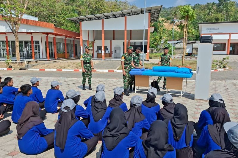 Taruna Akmil gembleng kemandirian siswa Sekolah Rakyat Pacitan