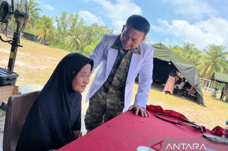 TNI gelar bakti sosial dan kesehatan usai latihan trimatra di Lingga