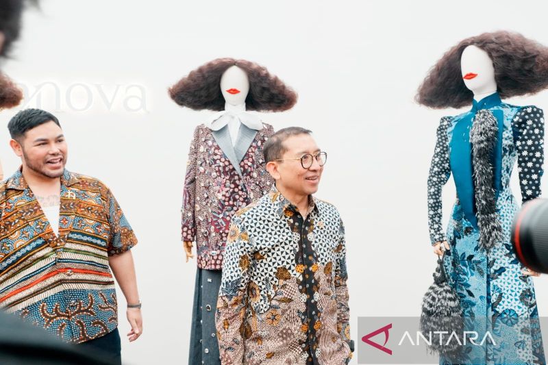 Menbud nilai perancang busana mampu promosikan wastra Indonesia