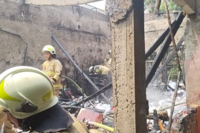 Kebakaran di SDN 04 Srengseng Sawah diduga karena korsleting listrik