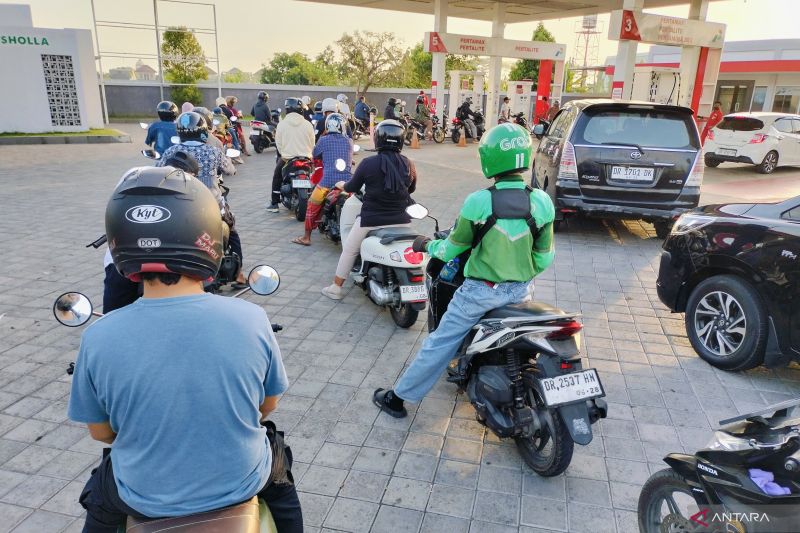 Antrean BBM pangkas waktu kerja dan pendapatan warga Lombok