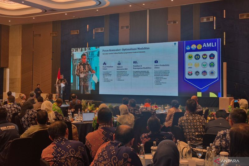 Menaker ajak perguruan tinggi selaraskan kurikulum dengan industri