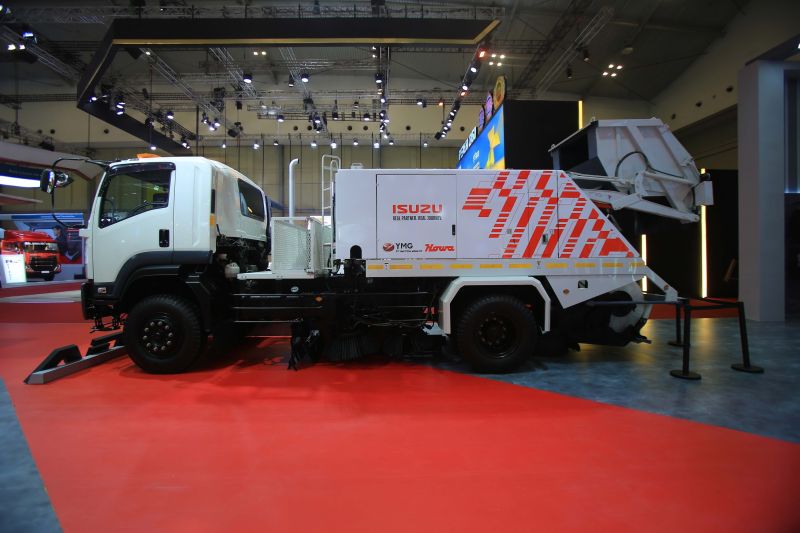 Isuzu tampilkan inovasi digital Road Sweeper di GIIAS 2026