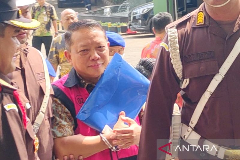 Febrie Adriansyah tiba di Kejagung untuk diperiksa sebagai tersangka