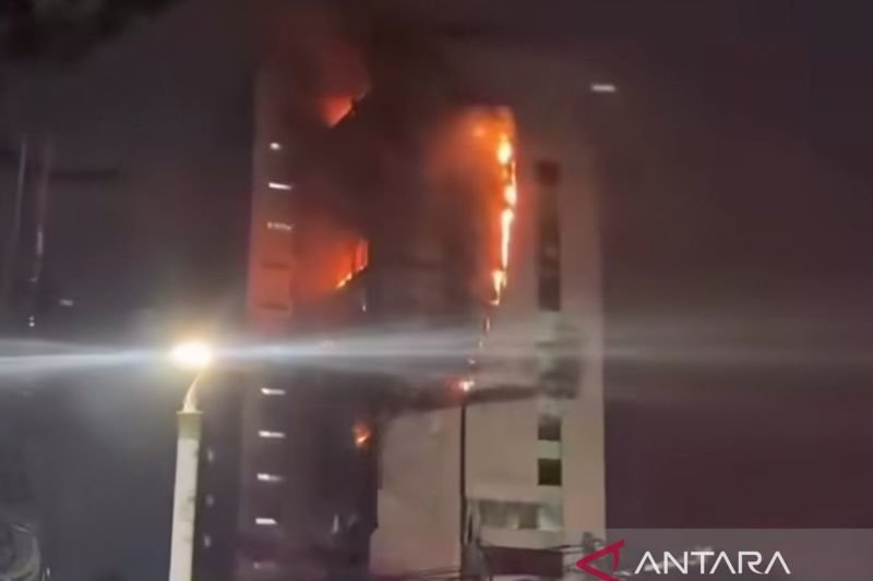 Kebakaran melanda Gedung Bapenda DKI Jakarta
