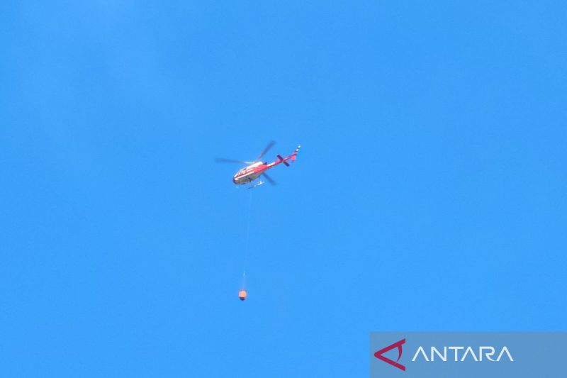 Khofifah: BNPB kirim satu helikopter "water bombing" tambahan ke Bromo